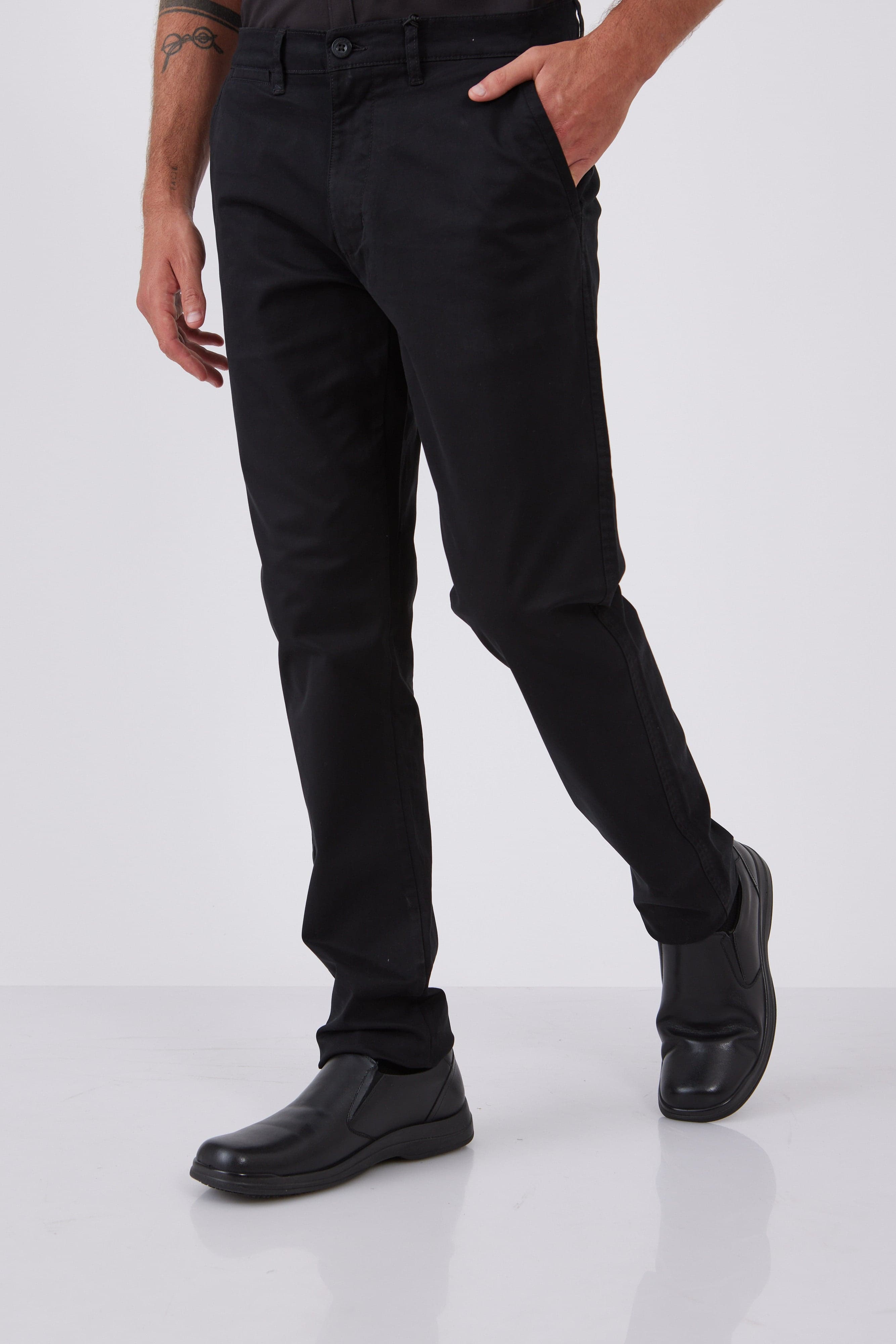 מכנסי צ'ינו בגזרת Slim - שחור WORKER