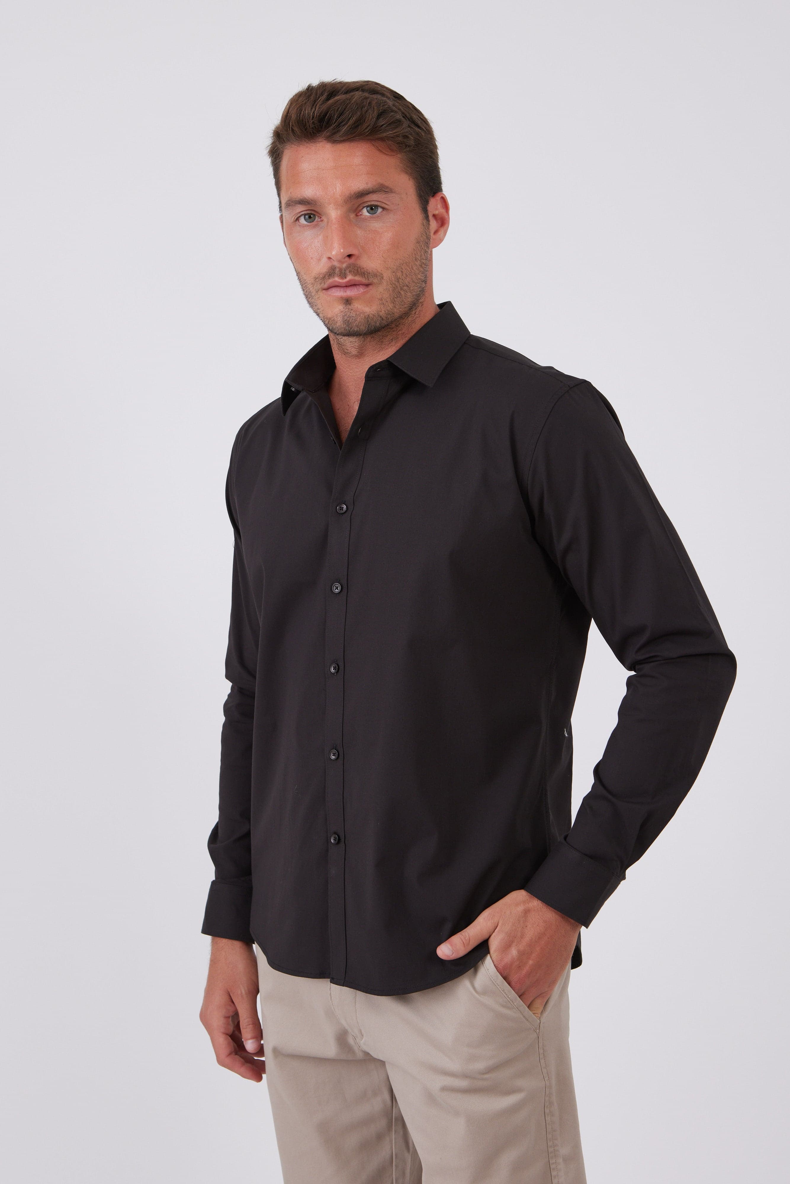 חולצה מכופתרת בגזרת Slim - שחור WORKER