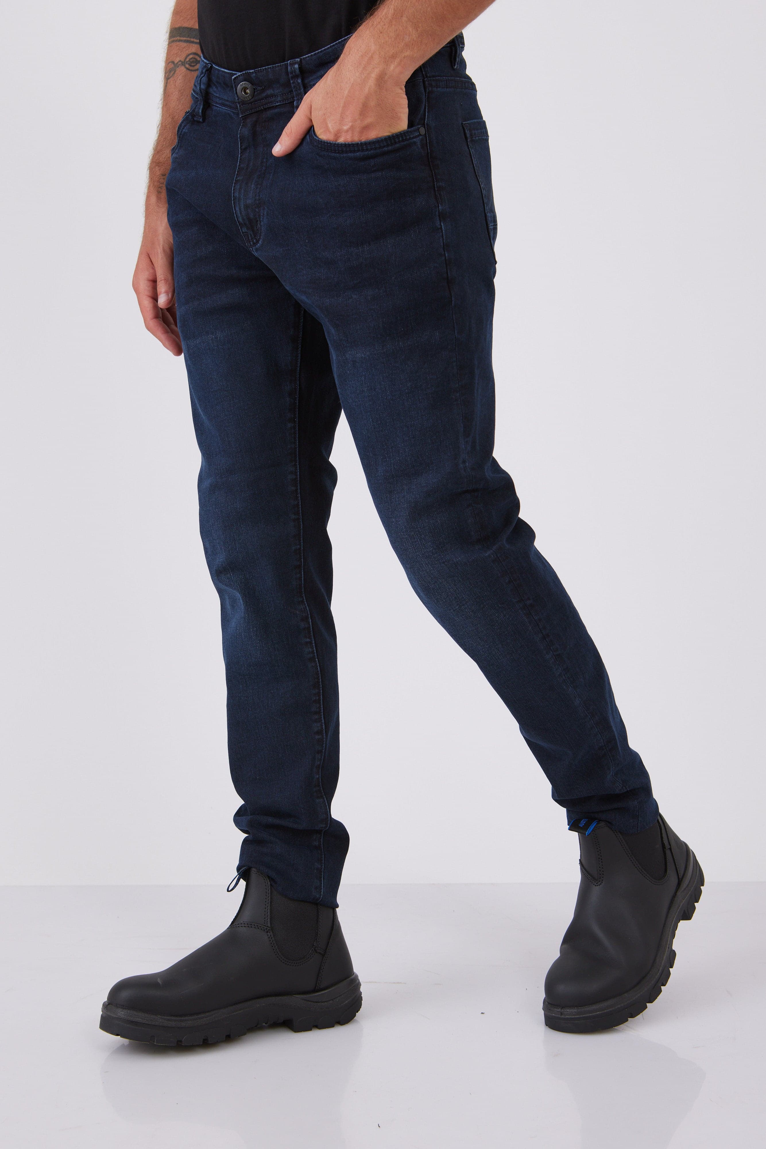 מכנסי ג'ינס 5 כיסים בגזרת Skinny - בלו בלאק WECAMP